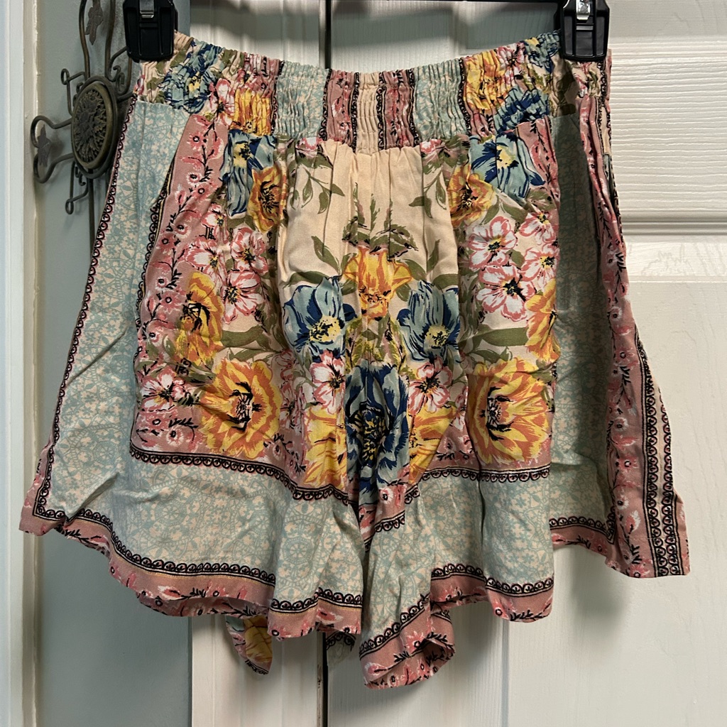 Nwt Angie Multicolor Floral Patchwork Dressy Shorts Boho W Belt — image 2 of 7